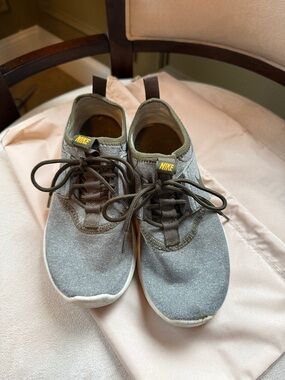 Nike Women Gray Olive Lace-Up Athletic Sneakers with Yellow Logo